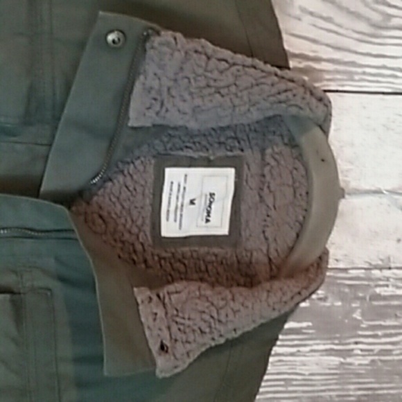 Vest - Picture 2 of 3